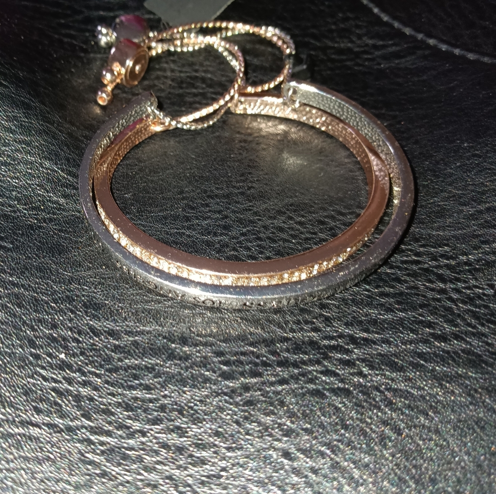 GUESS Bangle Set - Picture 5 of 7